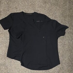 Women’s Black Short-Sleeve V-Neck Pocket Tee